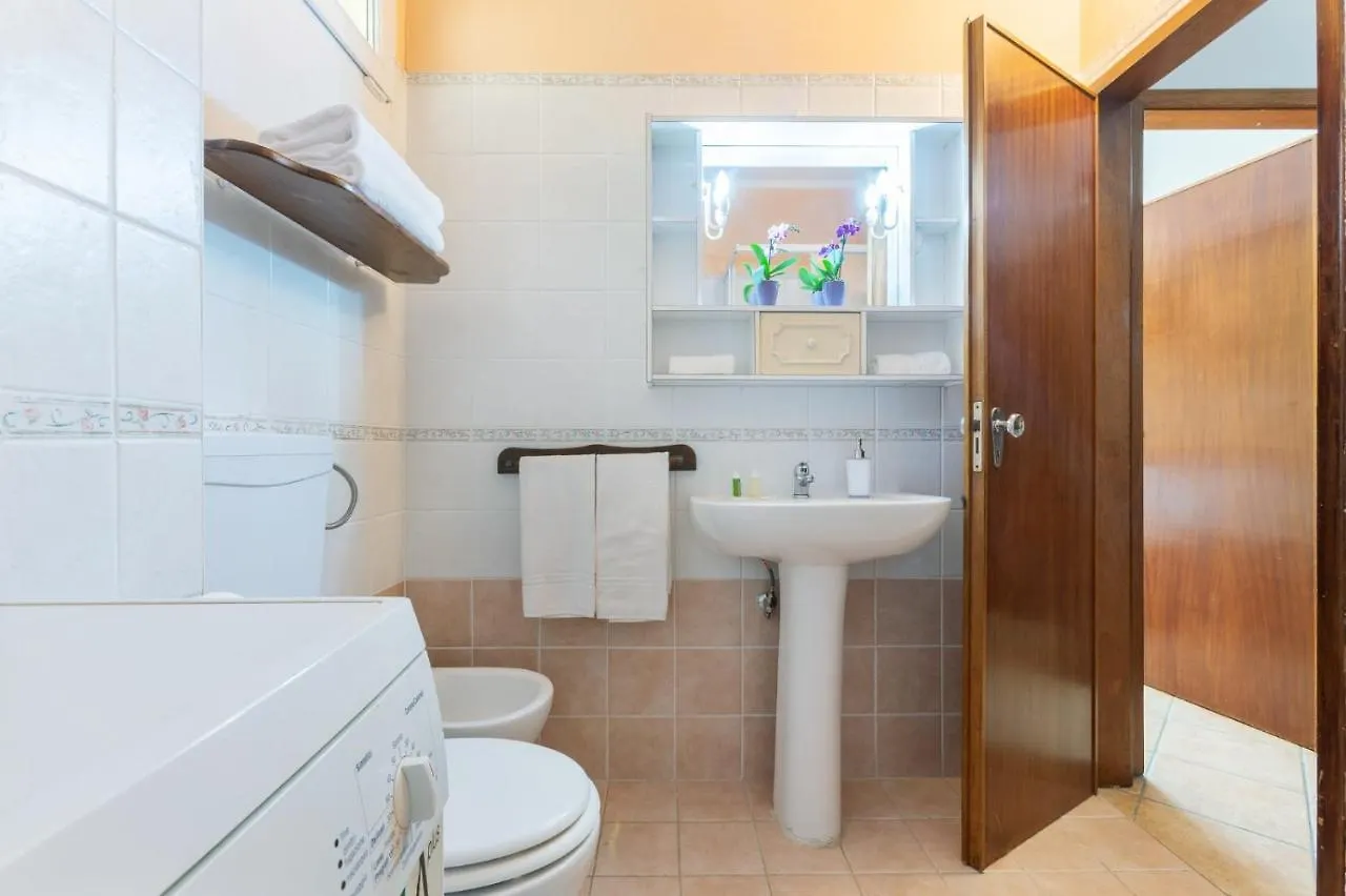 Lido Degli Estensi Flat Con Balcone E Parcheggio! Llido Degli Estensi 0*,  Italy