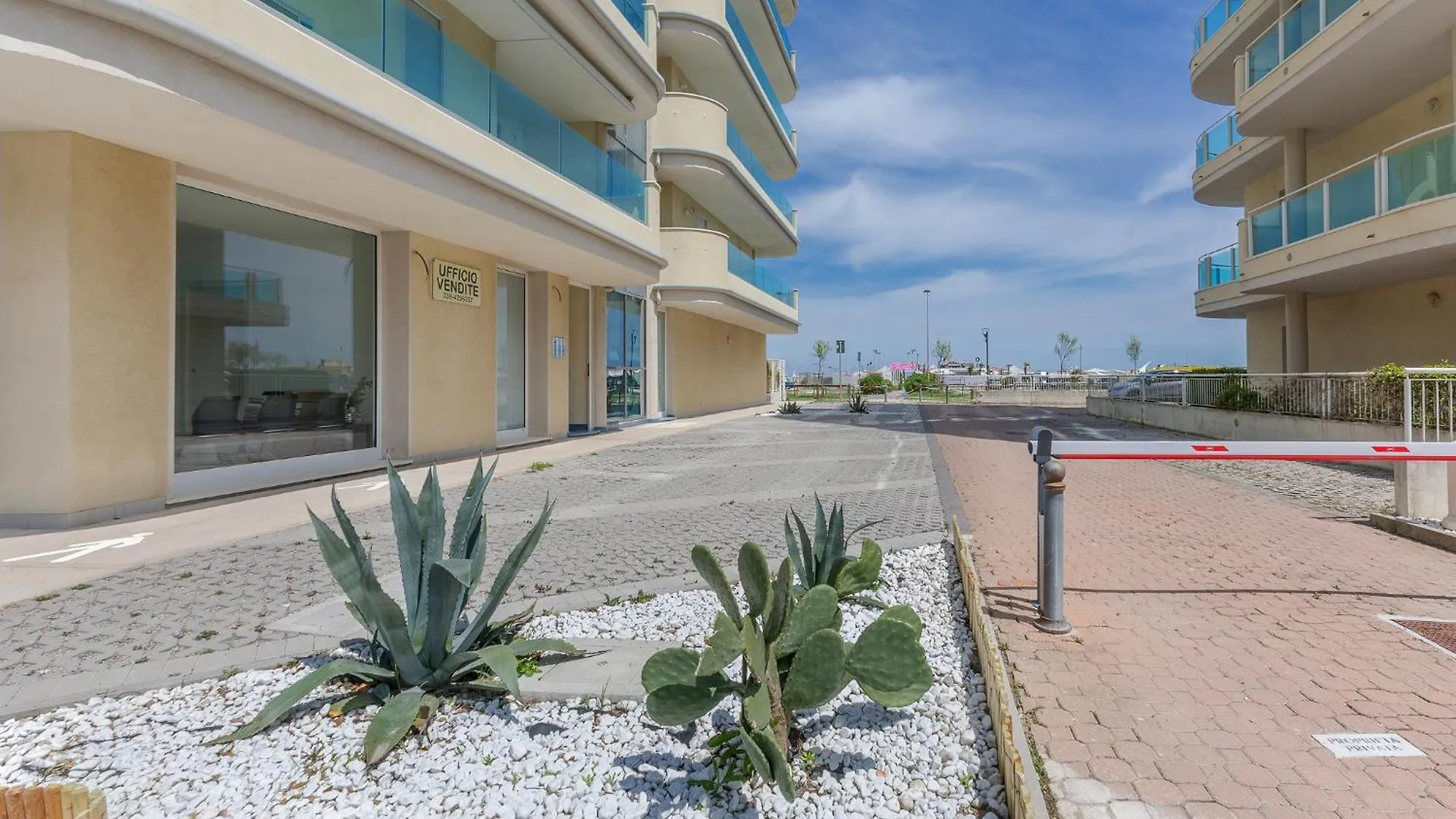 Lido Degli Estensi Flat Con Balcone E Parcheggio! Διαμέρισμα