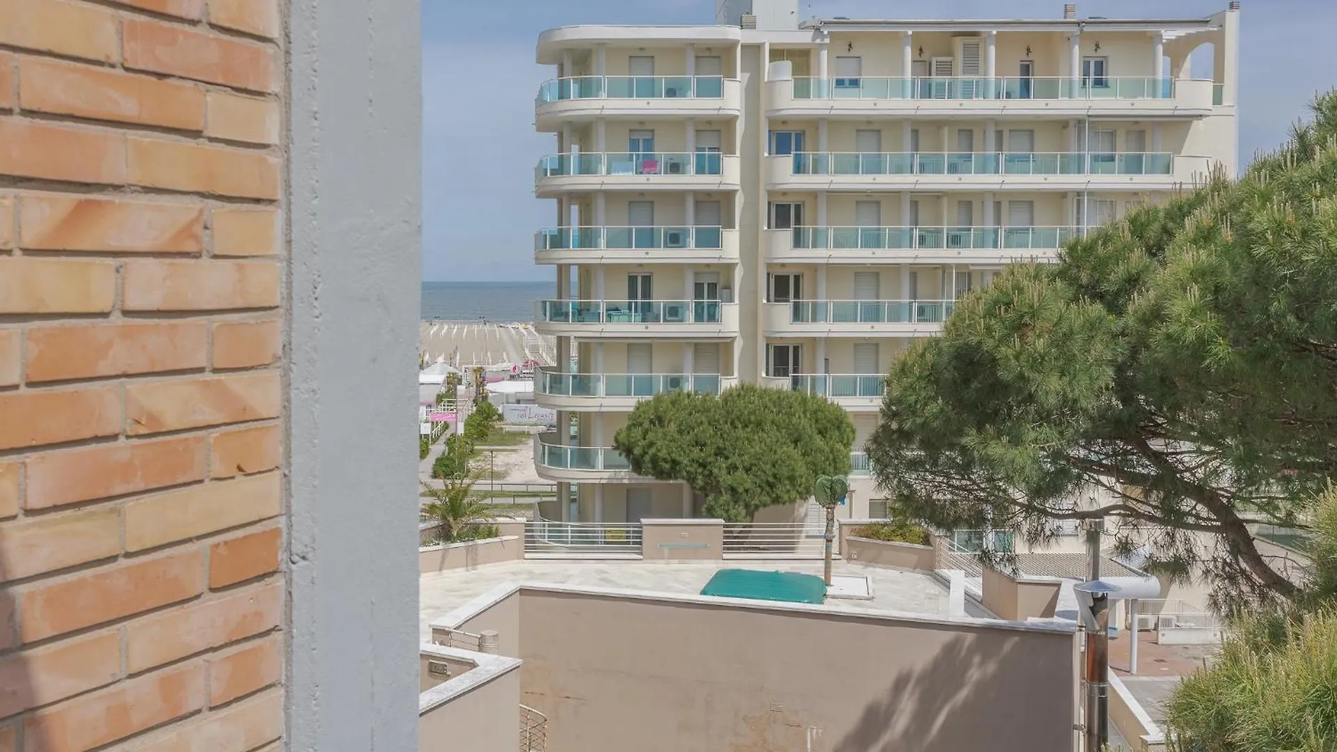 Lido Degli Estensi Flat Con Balcone E Parcheggio! Ιταλία