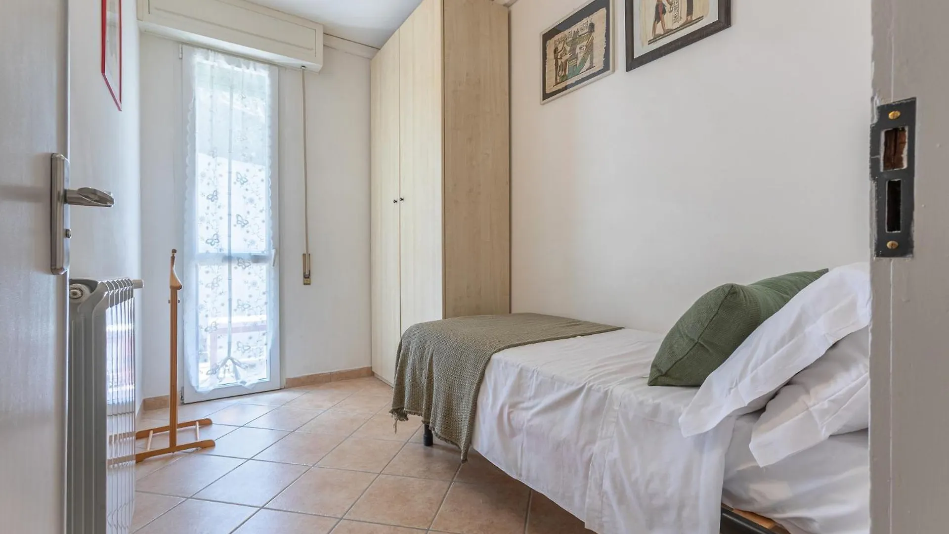 Lido Degli Estensi Flat Con Balcone E Parcheggio! Ιταλία